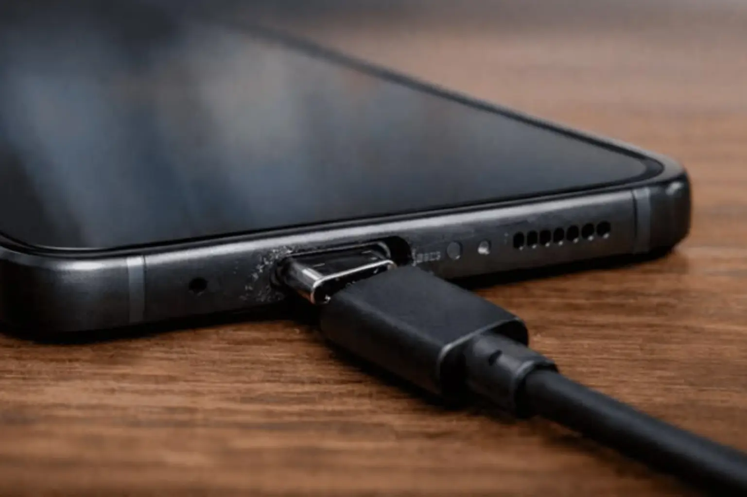 Charging port care service for smartphones in Glendale, AZ